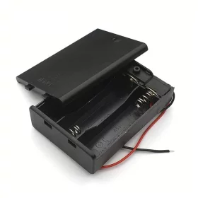 Batteriboks til 3 AA-batterier, 4,5 V, dækket med afbryder